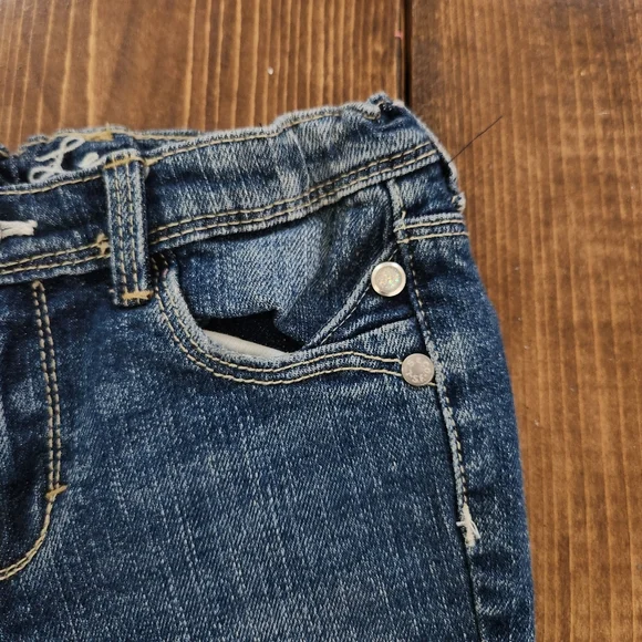 Levi’s Little Girls Blue Wash Jeans | Size 4 - Picture 4 of 9